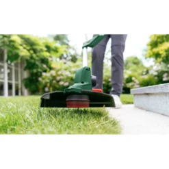 Akkutrimmeri Bosch UniversalGrassCut 18-260, 18V, 2x2.0Ah akuilla