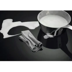 Induktiotaso AEG TT6LCB00CB liesituulettimella
