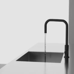 Keittiöhana Scandtap Steel Accent Square Coal, ulosvedettävä juoksuputki