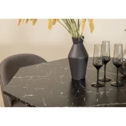 Ruokailuryhmä Venture Home, ⌀110cm musta Marbs-pöytä + 4 harmaata Velvet Stitches -tuolia