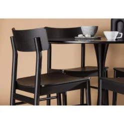 Ruokailuryhmä Venture Home, ⌀100cm musta Glade-pöytä + 4 mustaa Montros-tuolia