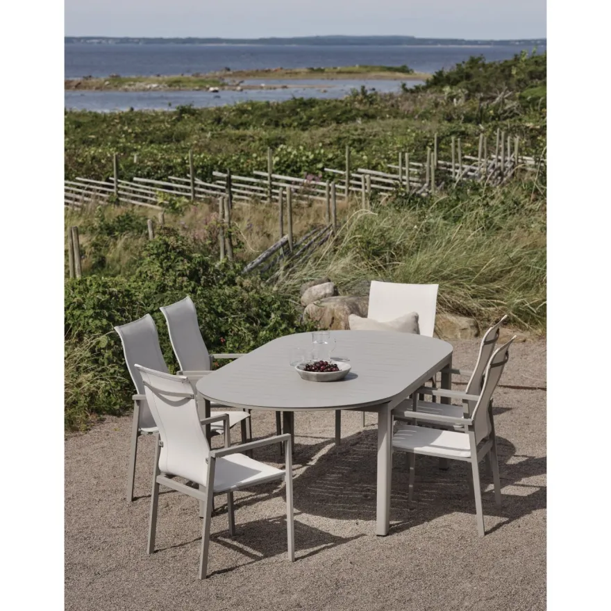 Ruokapöydän tuoli Brafab Comfy, käsinojilla