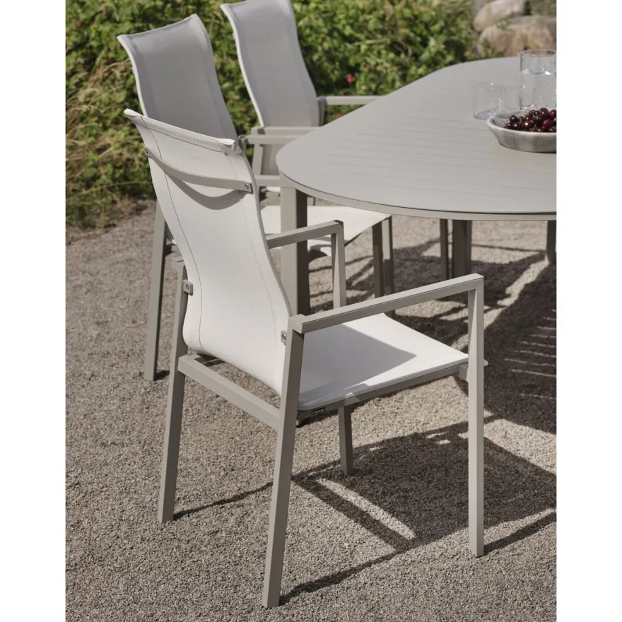 Ruokapöydän tuoli Brafab Comfy, käsinojilla