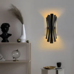 Seinävalaisin Linento Lighting Linea