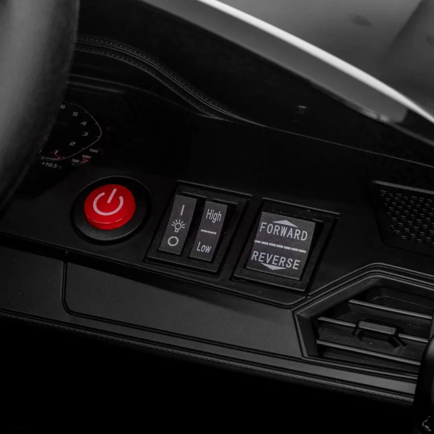 Sähköauto Nordic Play, BMW M4, 2x10,8V moottori