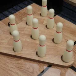 Shuffleboard Nordcore 2-IN-1, sis. 8 nappulaa, vahapullo, harja, 2 pistelaskuria ja keilaussetti, 9`